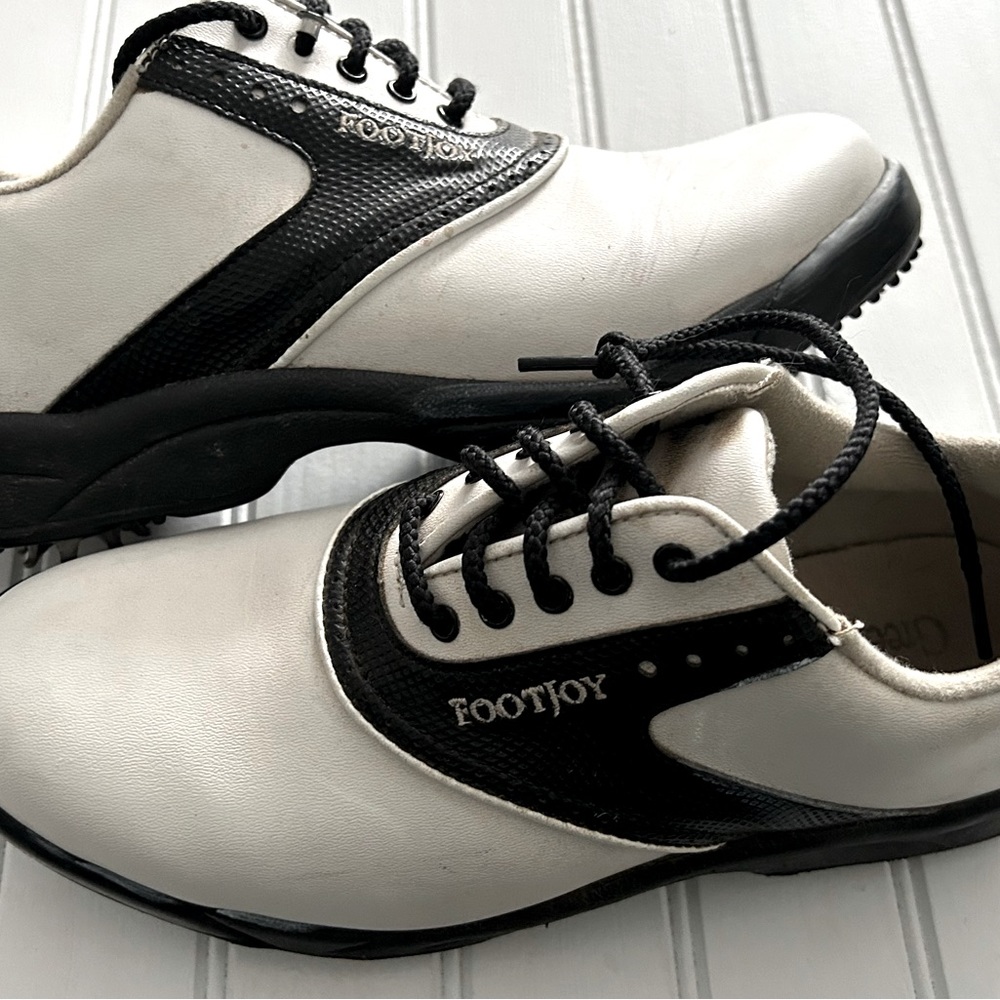 FOOTJOY leather golf shoes  size 6M